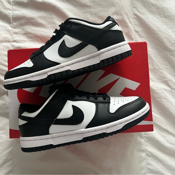 ‼️SOLD‼️Nike Dunk Pandas - Picture 2 of 5